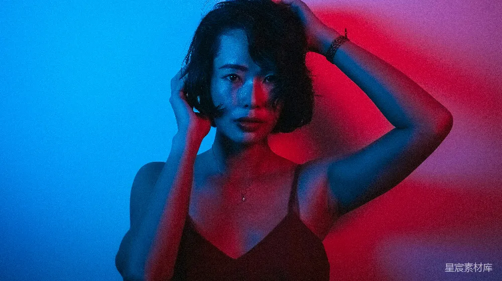 高清摄影 人物 穿着黑色紧身上衣的女人