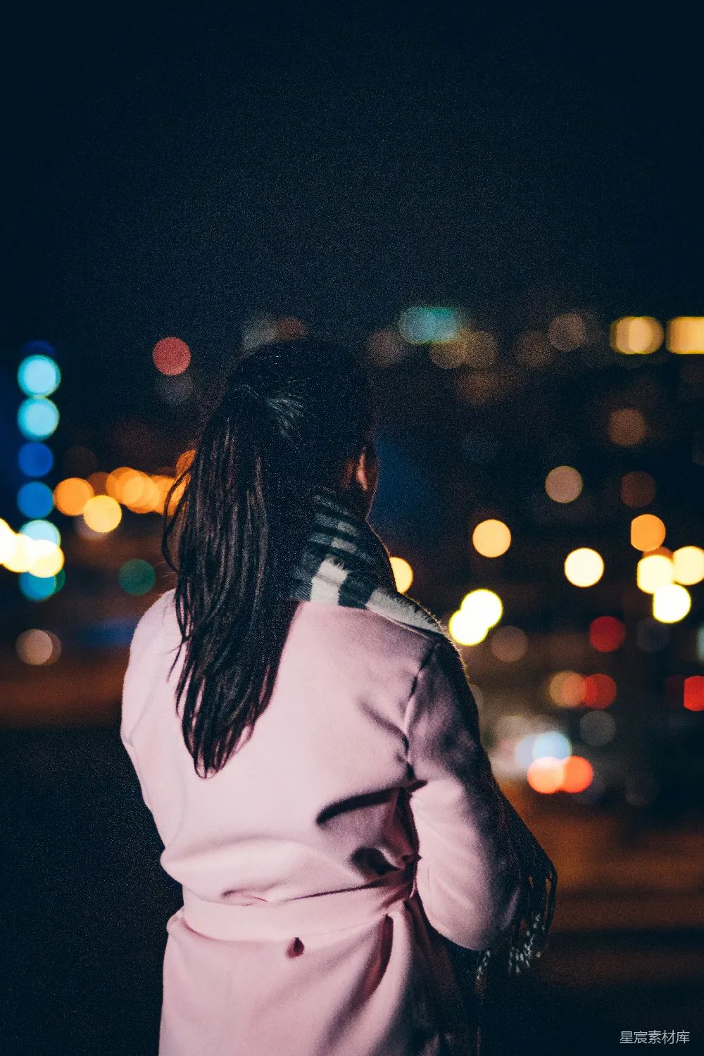 高清摄影  穿粉色外套的女人