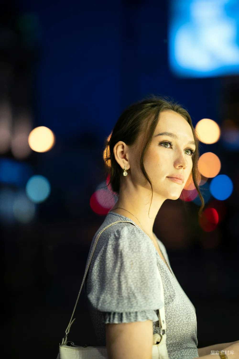 高清摄影 人物 拿着麦克风的人