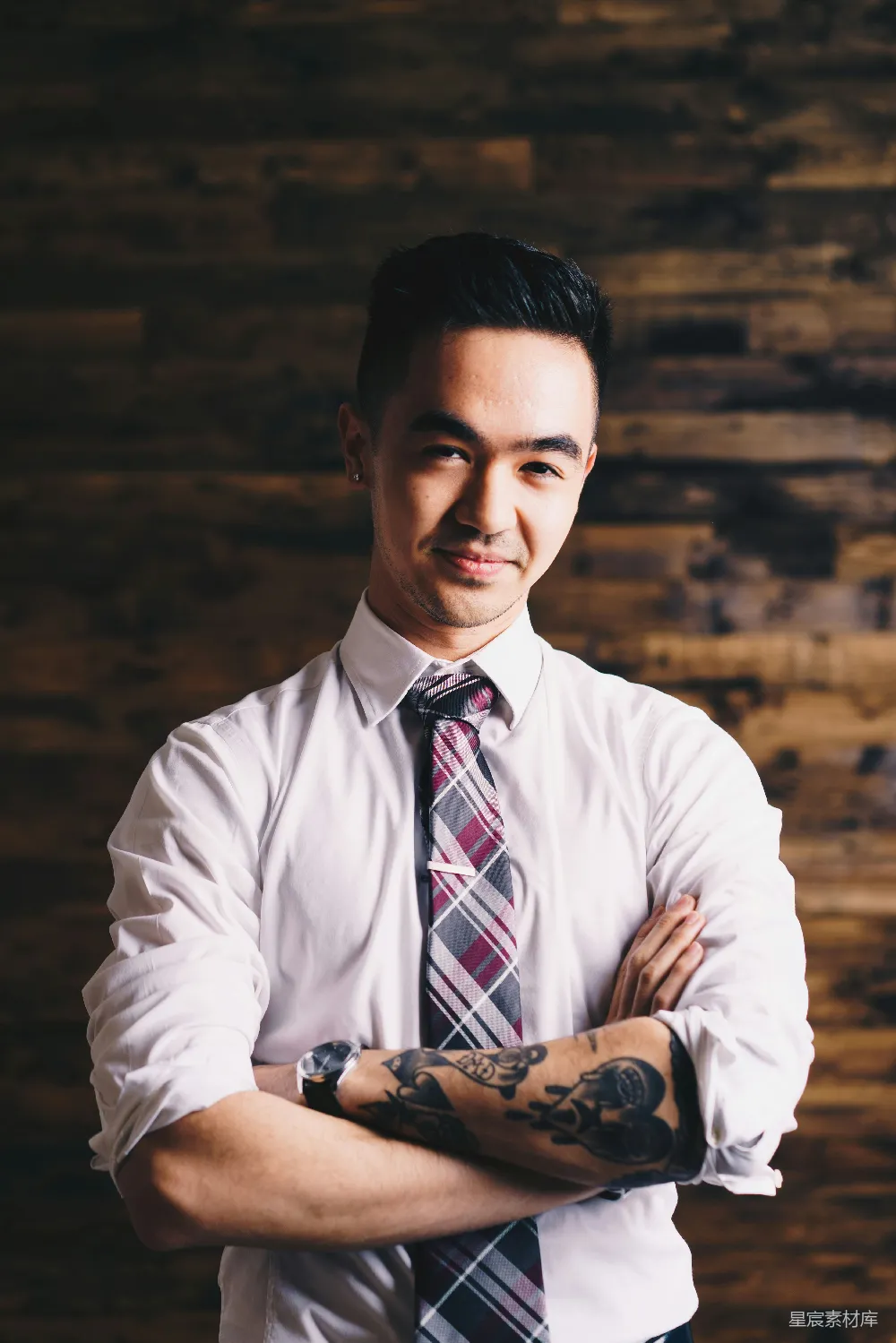 高清摄影  手牵手的男人