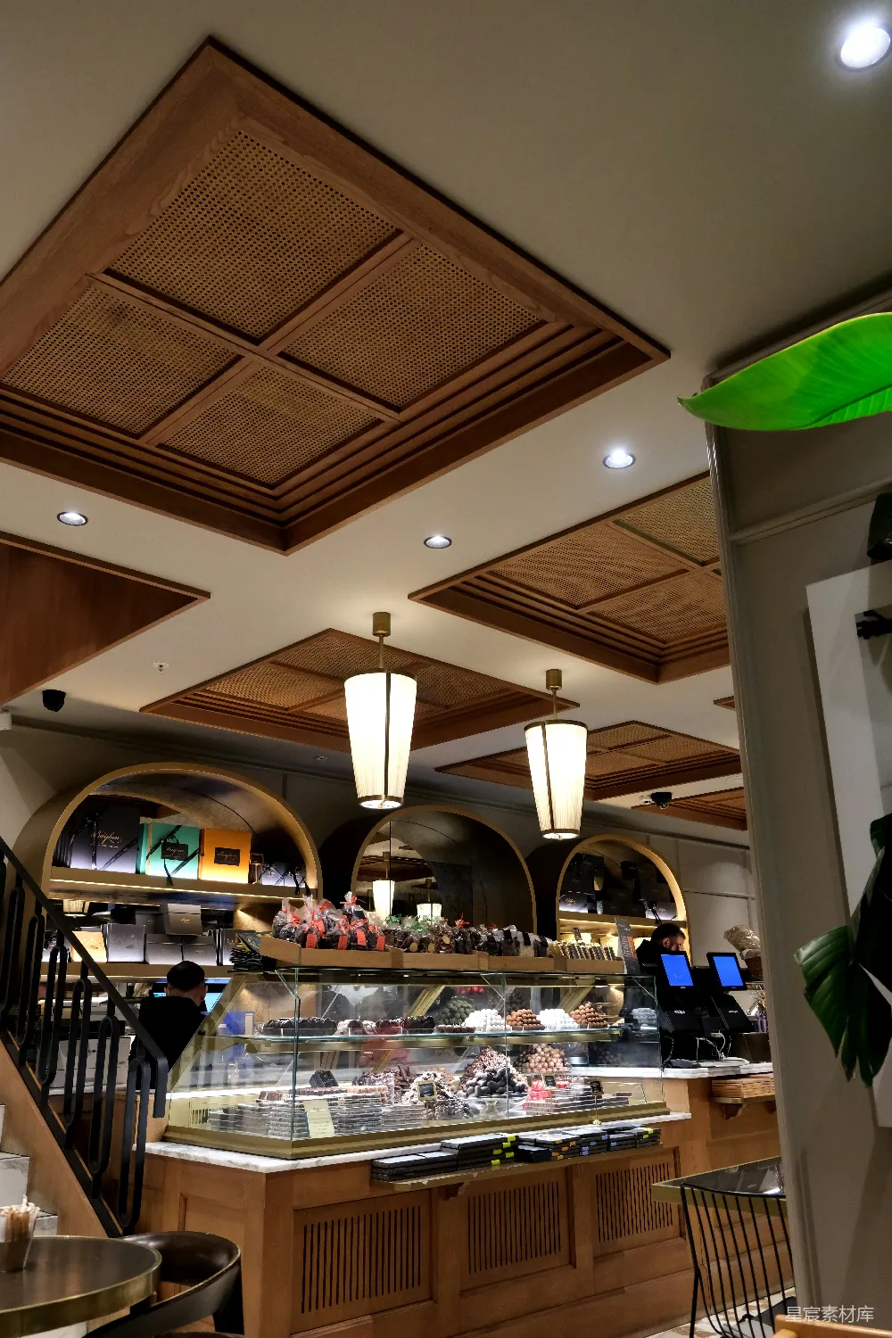 高清摄影  一家柜台摆满了许多食物的餐厅
