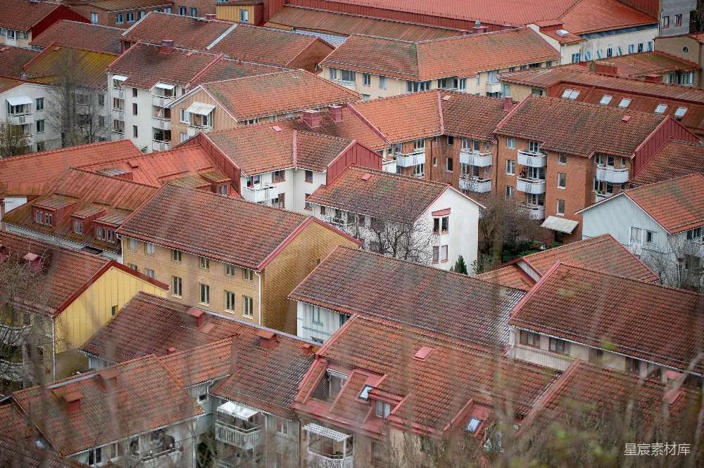 高清摄影  住宅区的屋顶，覆盖着红色瓷砖。
