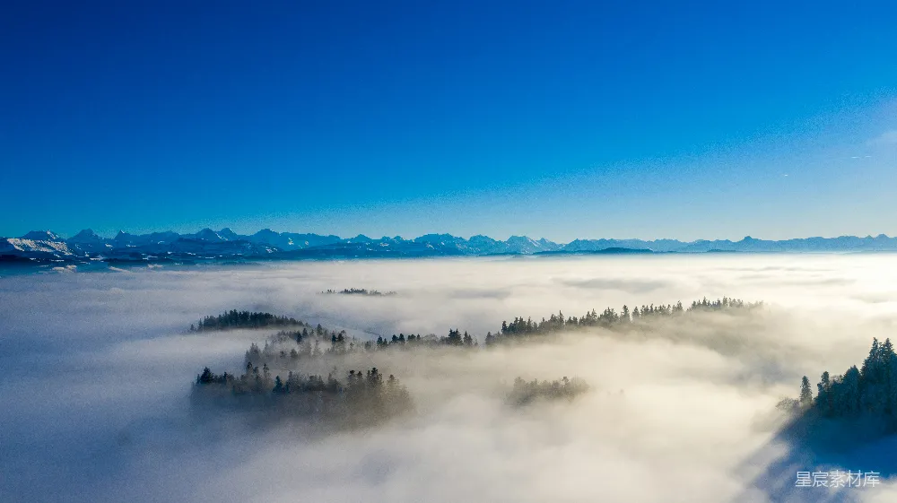 高清摄影 山间云雾缭绕的一景