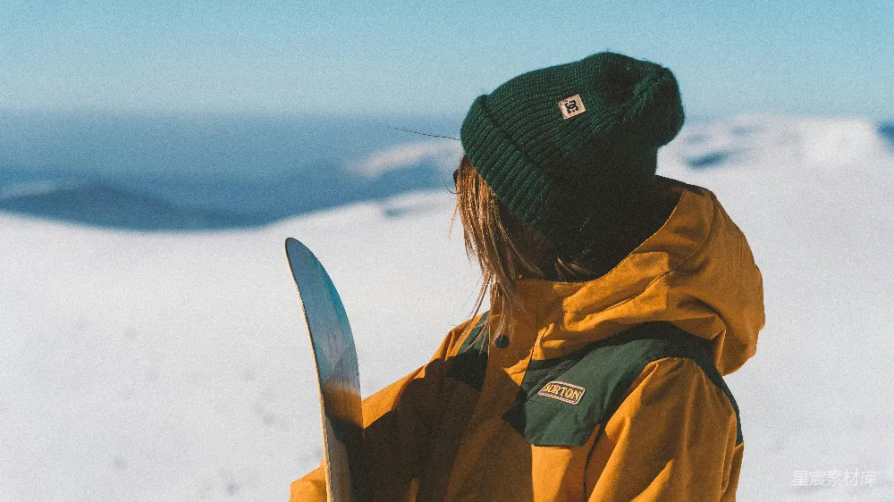 高清摄影  拿着滑雪板的女人