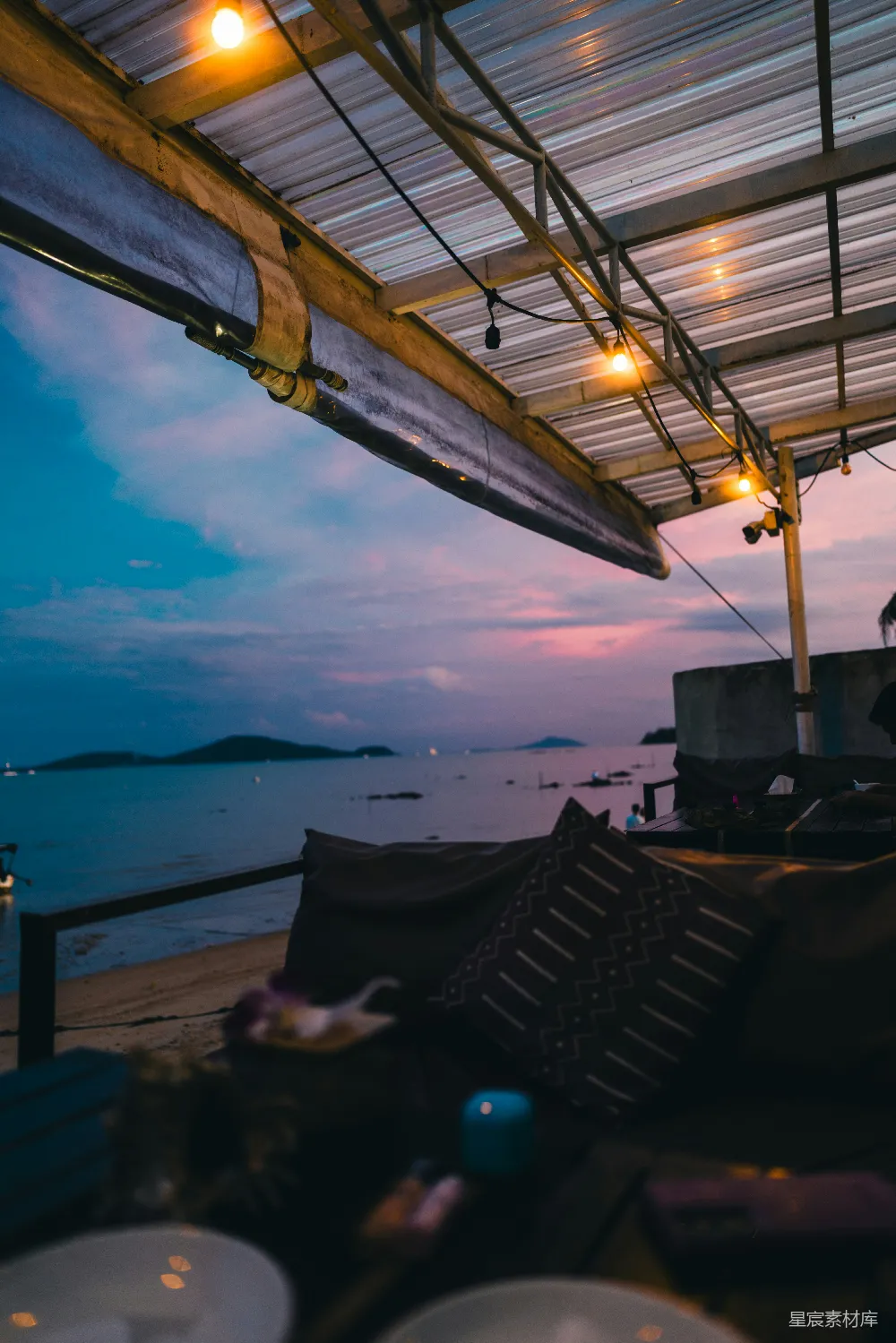 高清摄影  浪漫的海滨露台，夕阳美景。