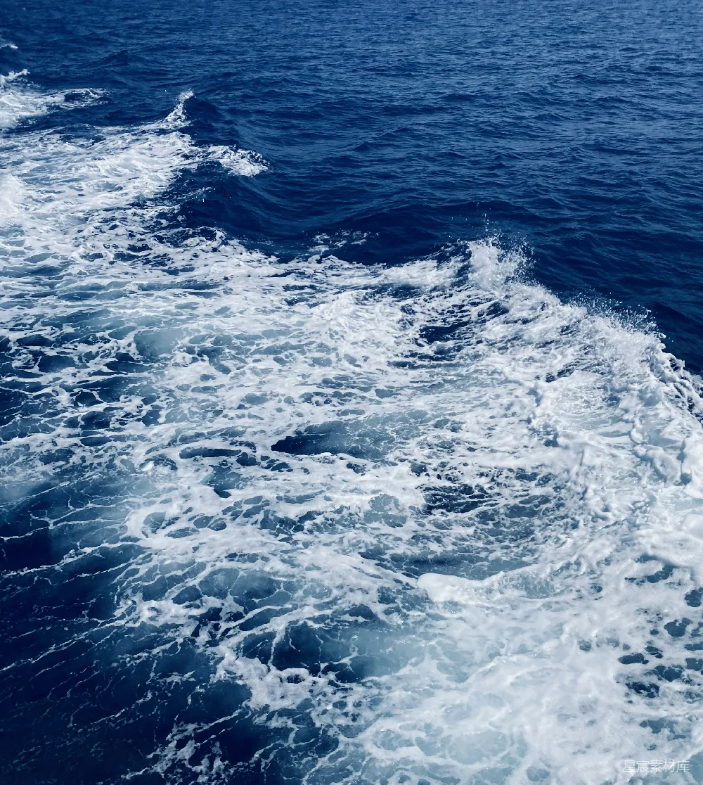 高清摄影  白天海浪拍打着海岸的声音