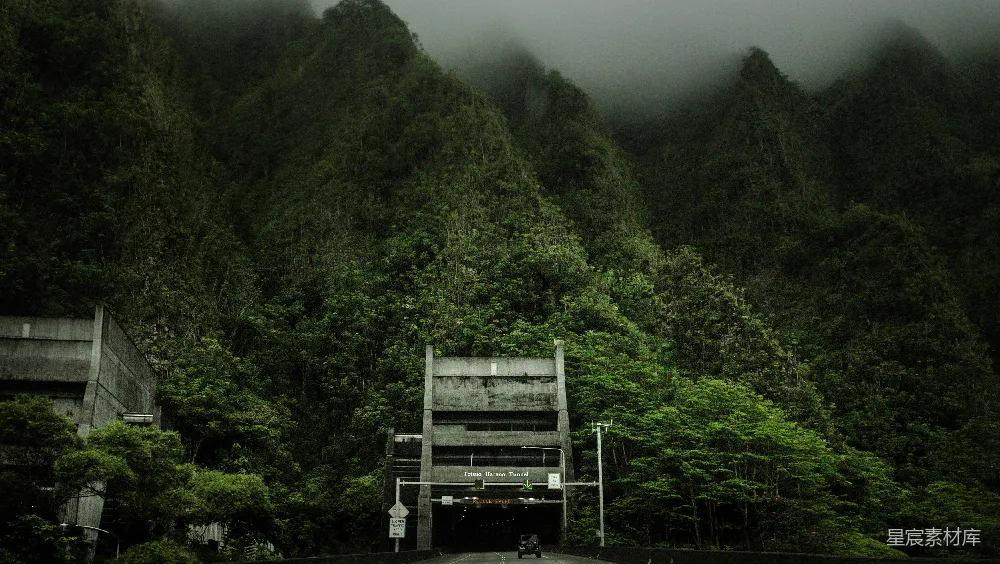 高清摄影  多云的山