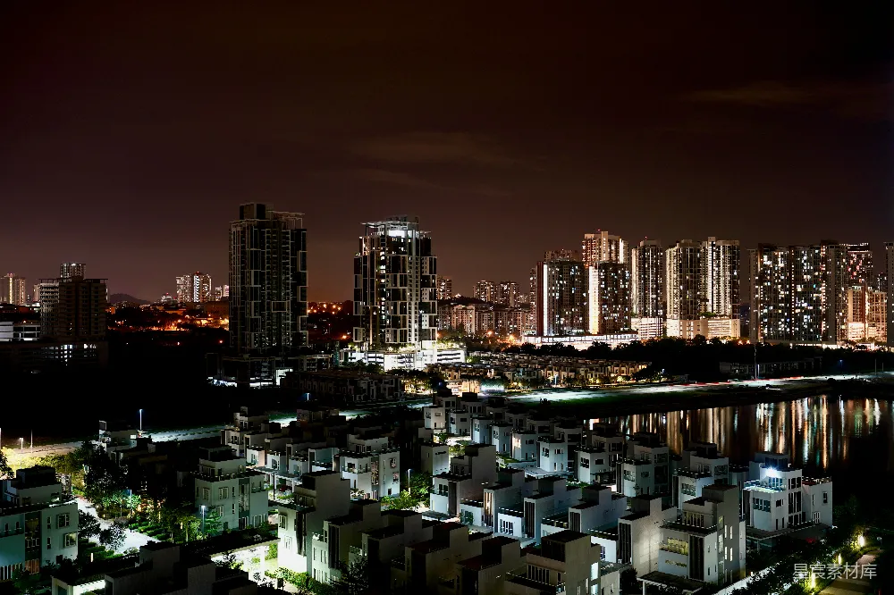 高清摄影  夜晚的城市和一片水域的景色