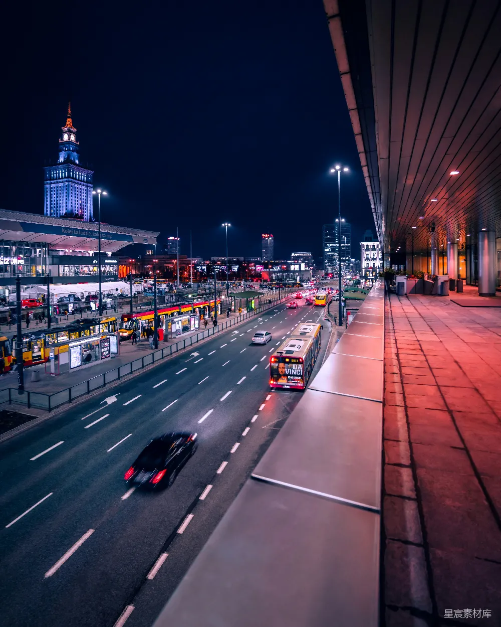 高清摄影 壁纸 一条夜晚的城市街道，车流繁忙。