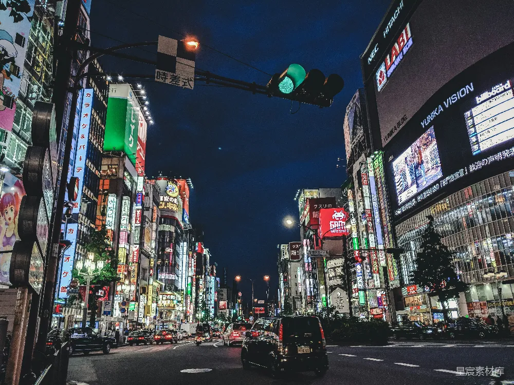 高清摄影  在夜间搭建窗帘