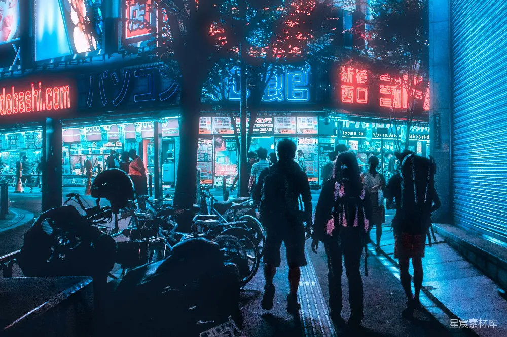 高清摄影  人们在人行道上行走