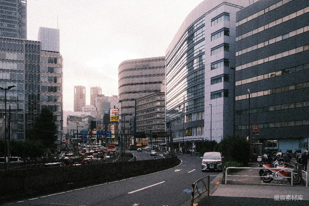 高清摄影  城市建筑和交通填满了城市景观。