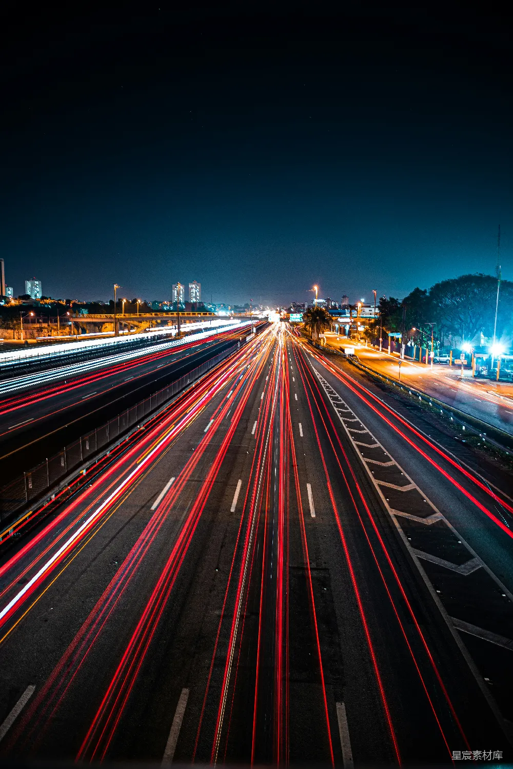 高清摄影  夜间道路上车辆的延时摄影
