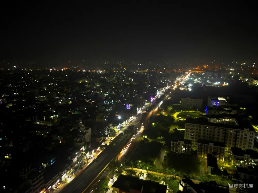 高清摄影  夜晚城市航拍图，街道灯火通明