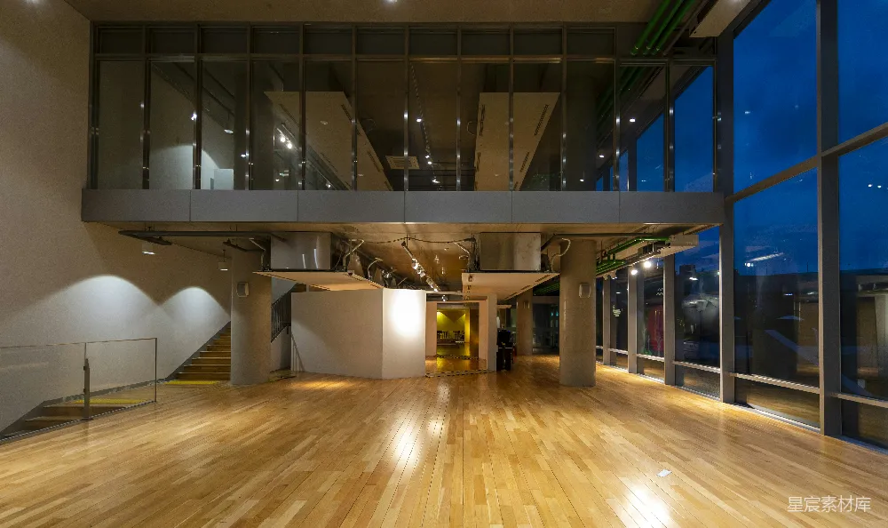 高清摄影  建筑物内的棕色木质拼花地板