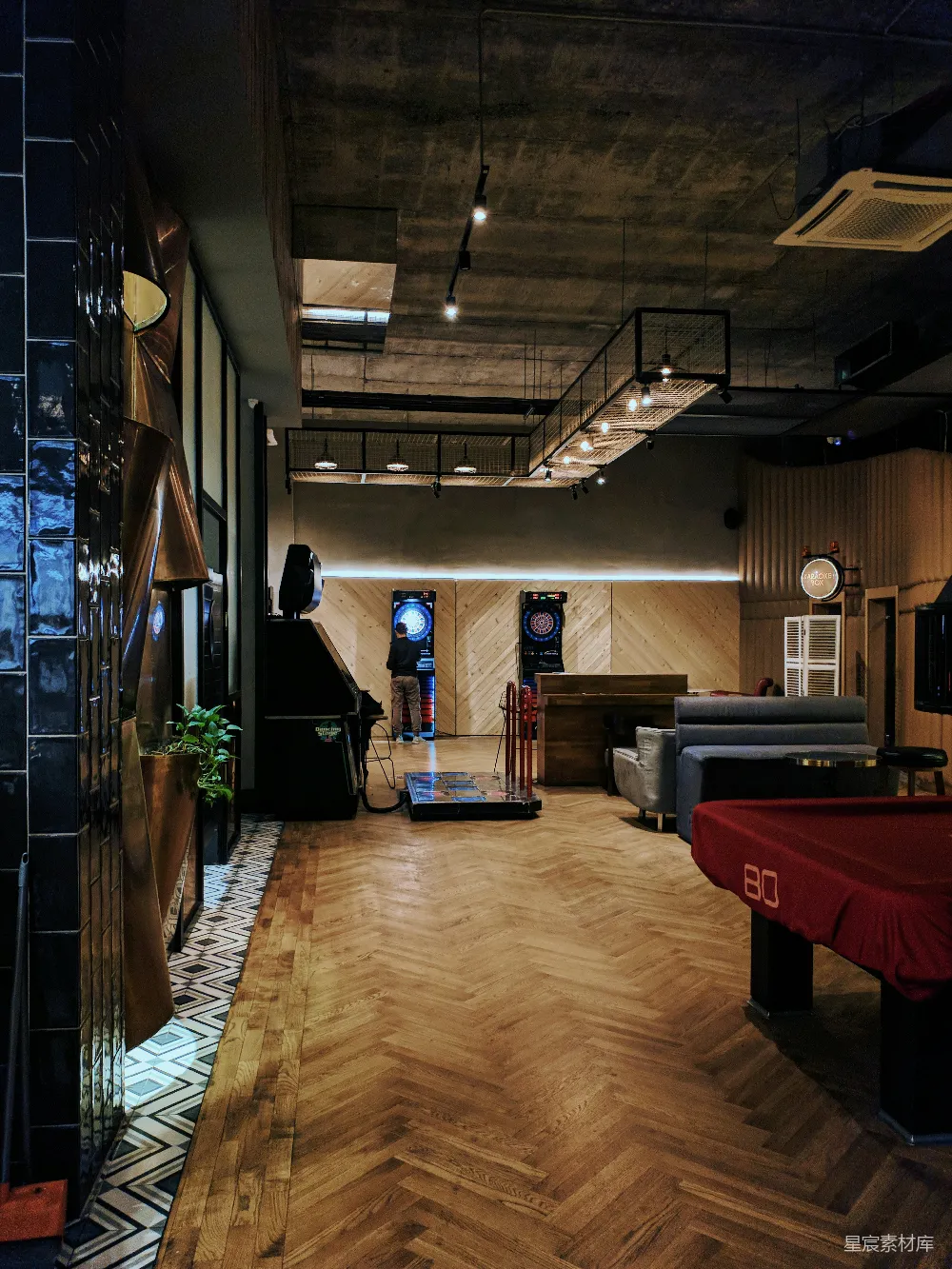 高清摄影  一个房间里有很多家具。