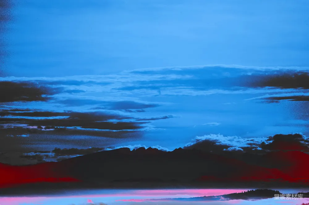 高清摄影 壁纸 实验性 红蓝相间的天空，背景中有云层