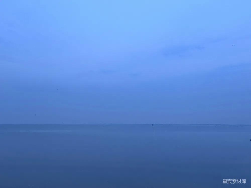 高清摄影  一片蓝天下的大水域