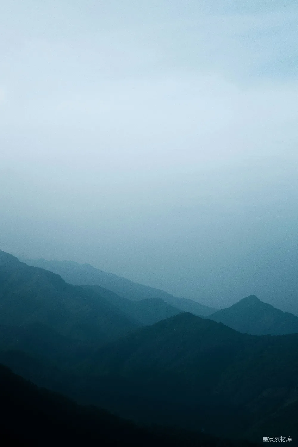 高清摄影  白天白云下青山