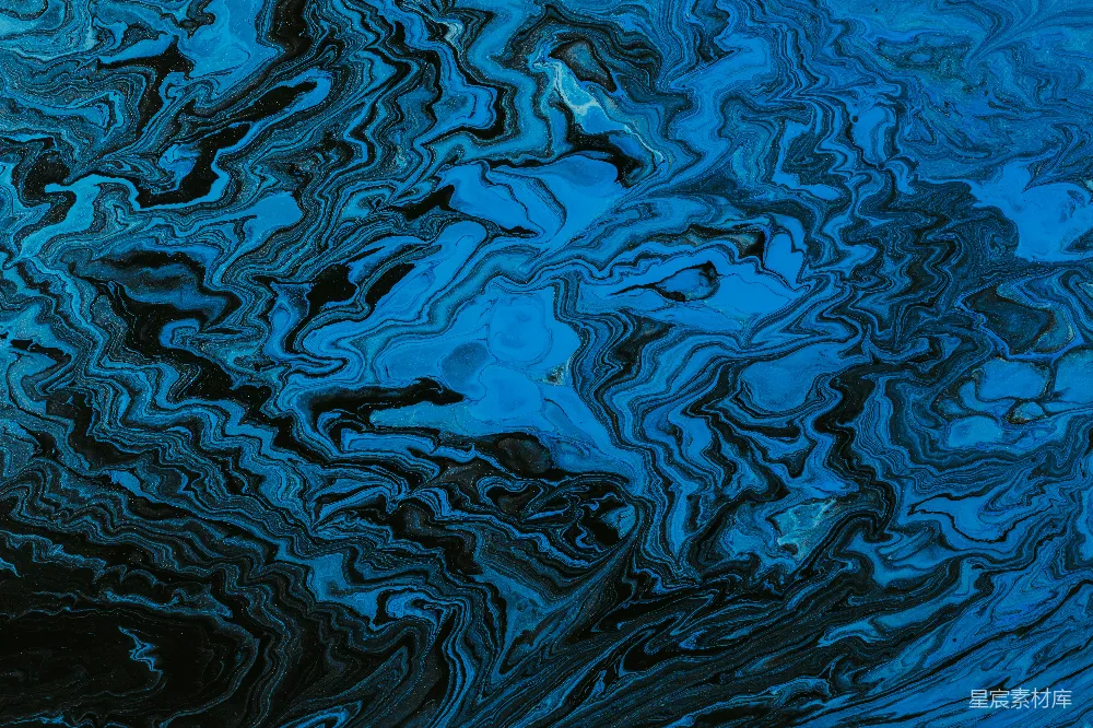 高清摄影  蓝色的水中带有水滴