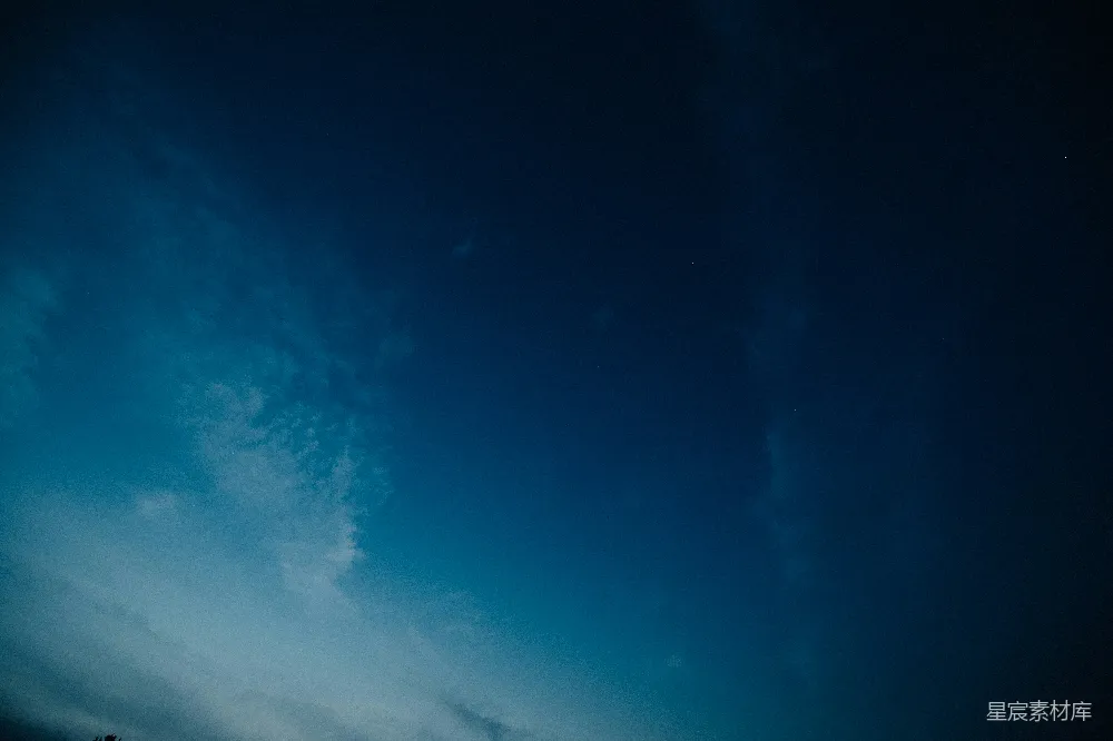 高清摄影  白雾弥漫的天空