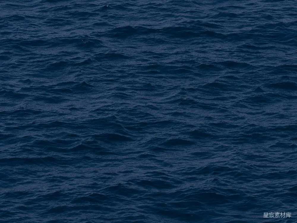 高清摄影  深蓝色的海洋水面上有柔和的波浪。