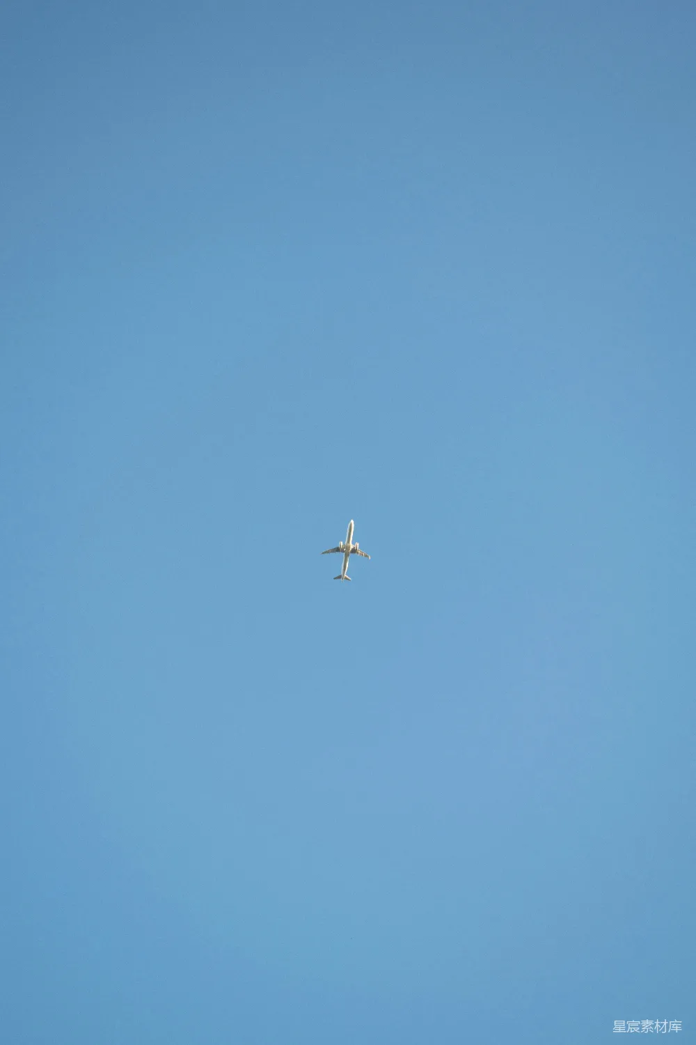 高清摄影 旅行 一架飞机在空中高飞