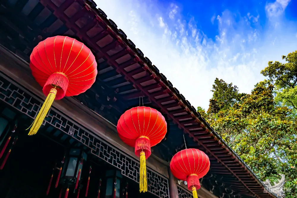 高清摄影  白天悬挂的红色中国灯笼