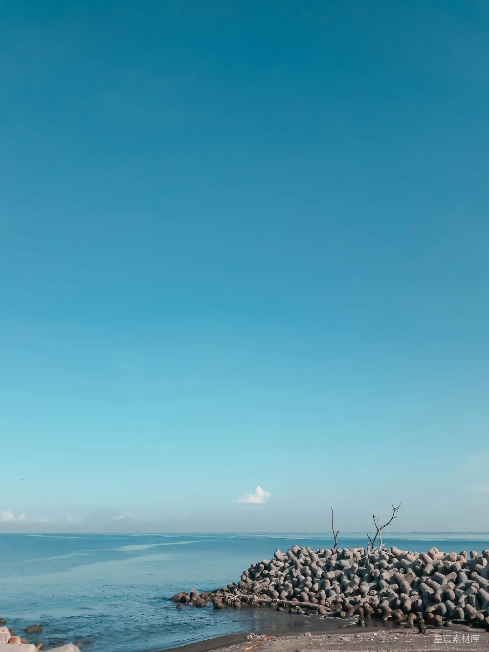 高清摄影  白天海上的蓝天