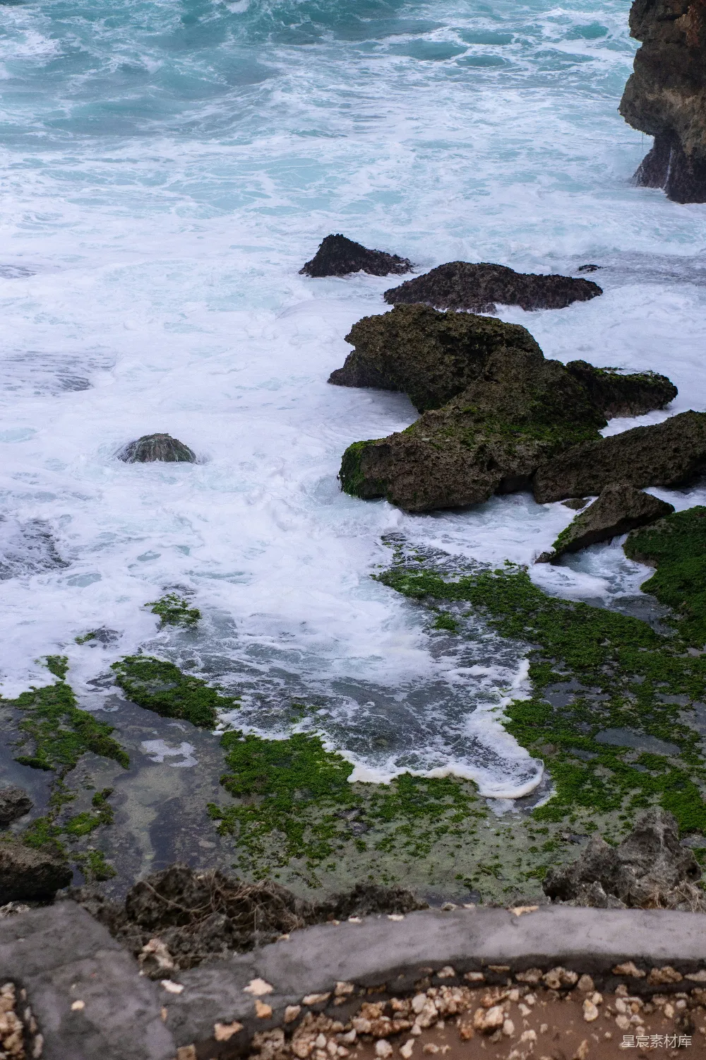 高清摄影  从悬崖上看海景