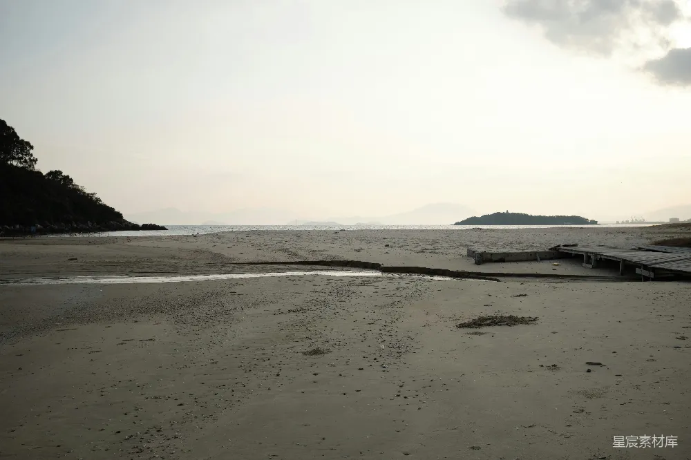 高清摄影  海滩上的一艘船