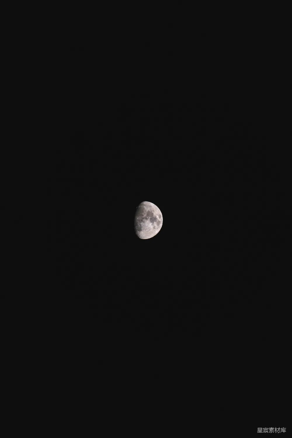 高清摄影 壁纸 一轮满月在漆黑的夜空中被看见