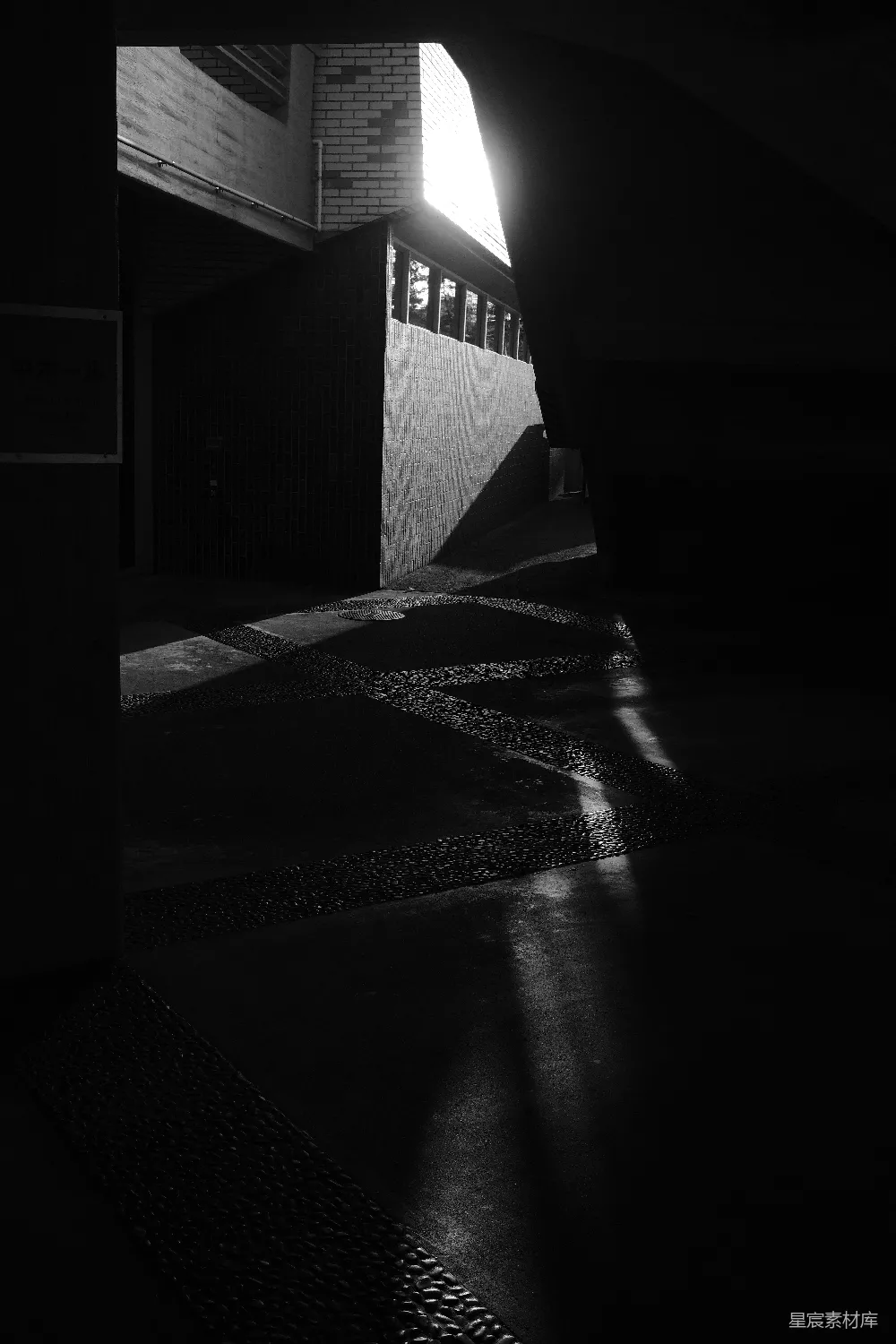 高清摄影  光影交错，创造出一幅有趣的建筑景观。