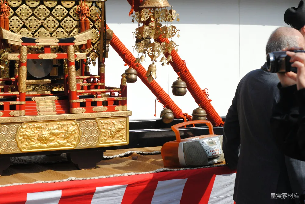 高清摄影  一个传统的日本祭典花车被展示。