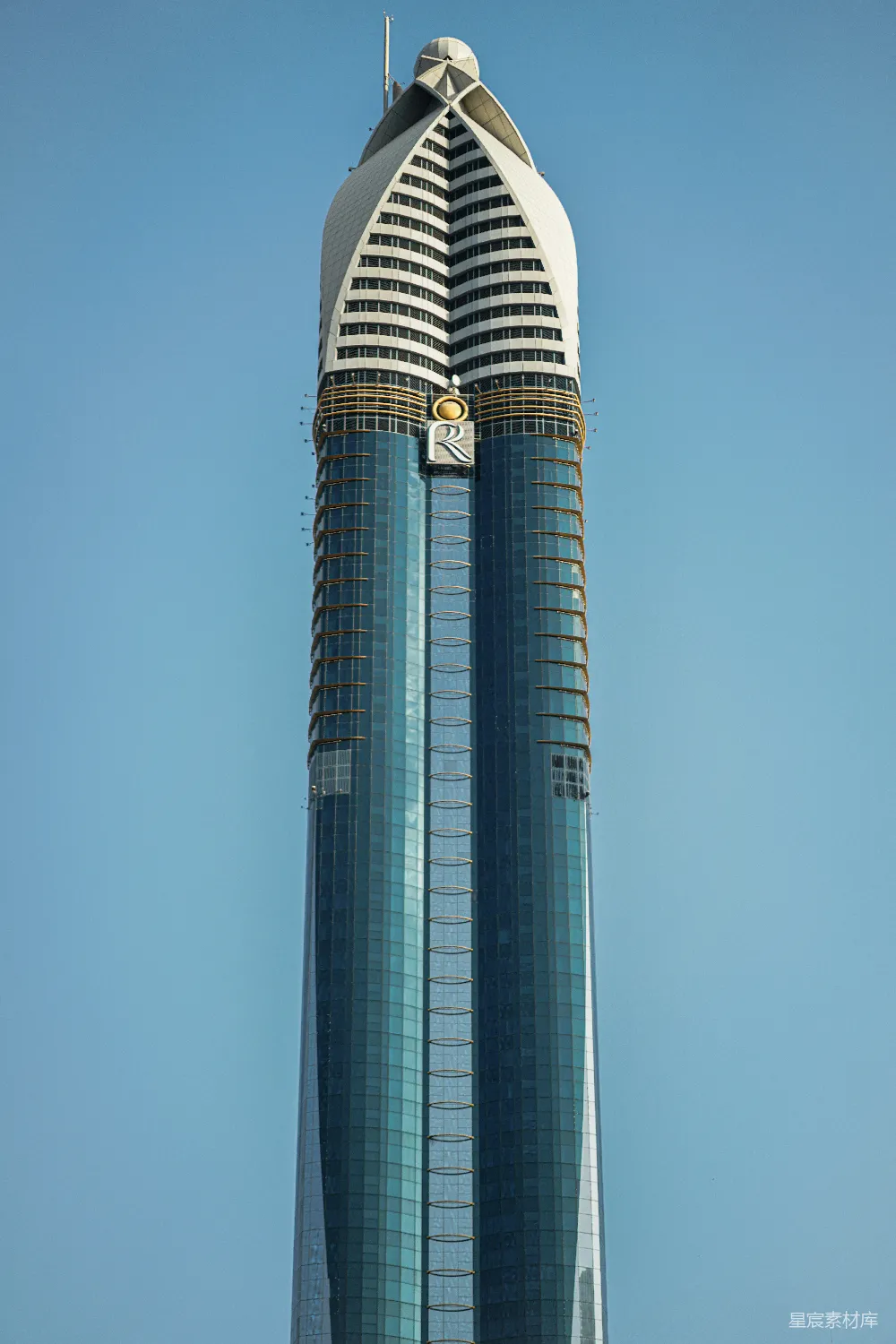 高清摄影  一座非常高大的建筑物，背景是天空。