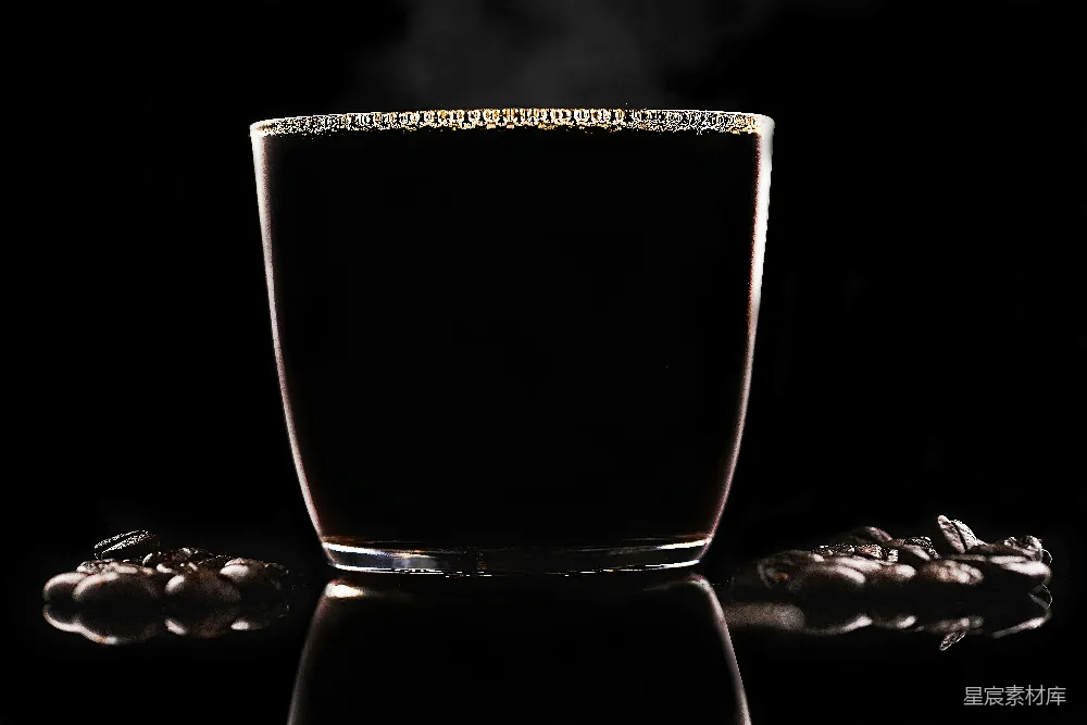 高清摄影  装满水的透明玻璃杯