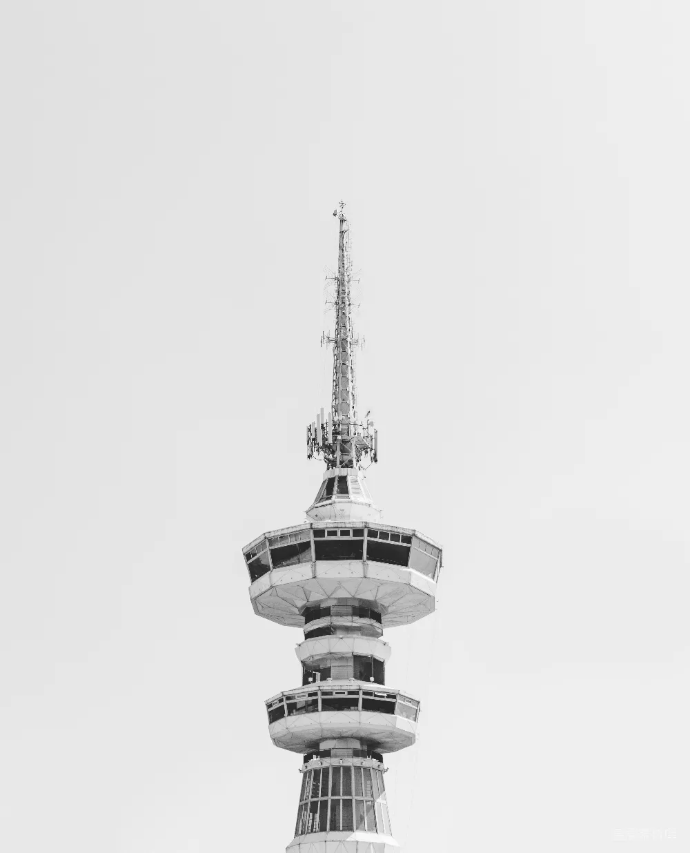 高清摄影  塔顶的俯视图，背景为白色