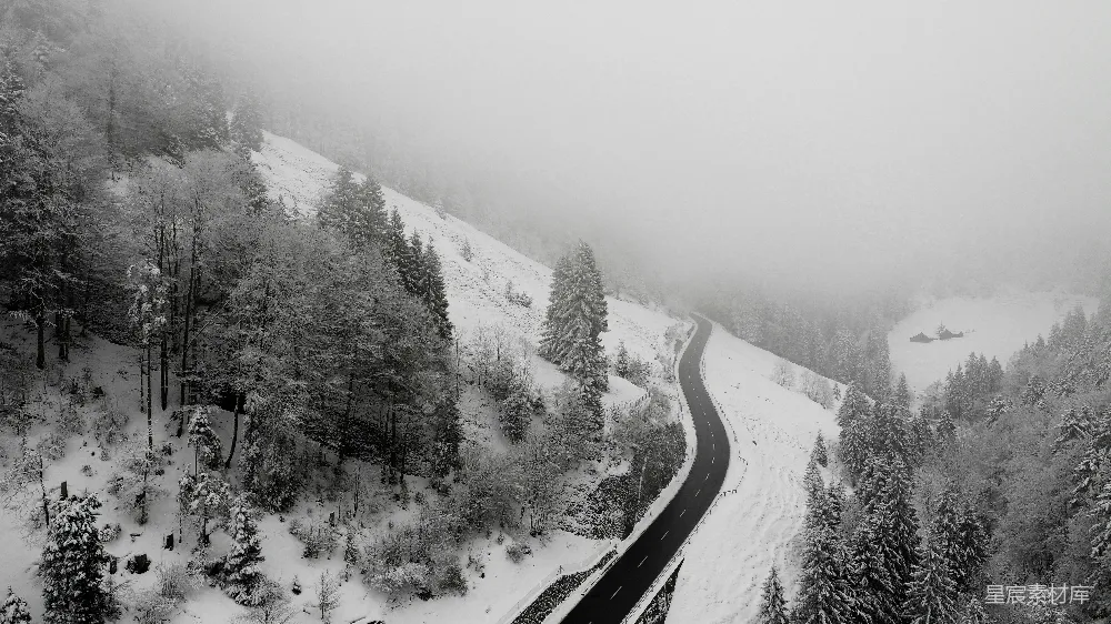 高清摄影  雪覆盖的道路全景照片