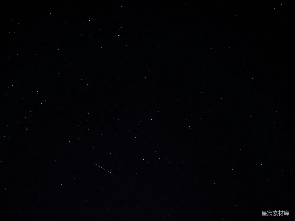 高清摄影  夜空中繁星闪烁，流星划过。