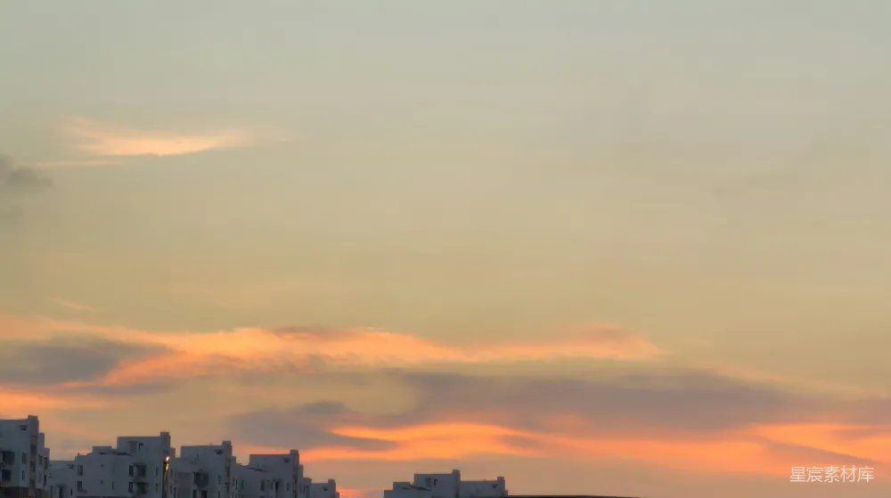 高清摄影  建筑物剪影映衬在夕阳的天空中