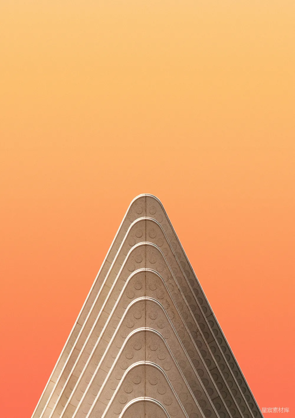 高清摄影  一座三角形建筑，背景是天空。