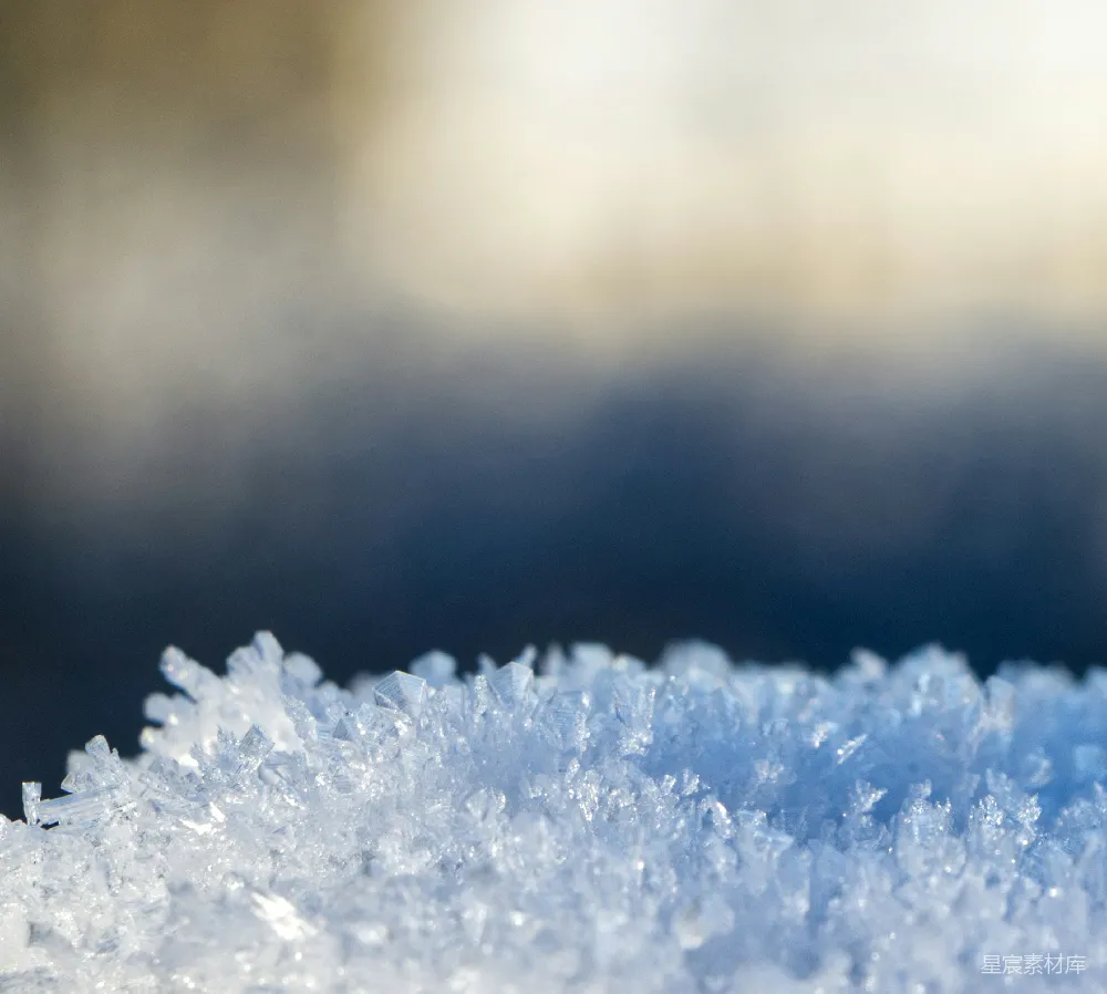 高清摄影  一张被雪覆盖的表面的特写照片