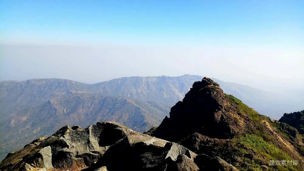 高清摄影  一座岩石山巅