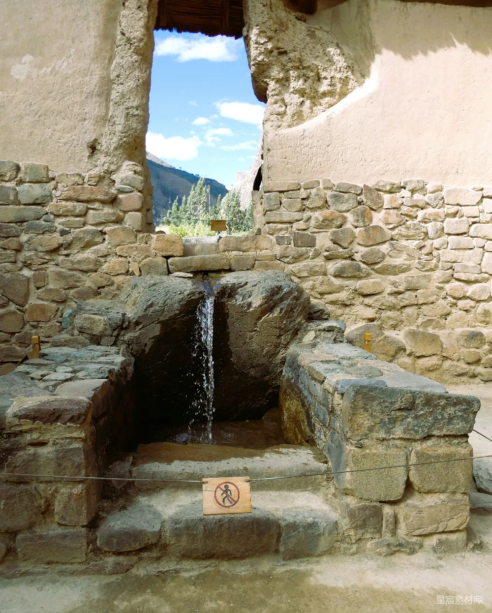 高清摄影  古石喷泉流水潺潺