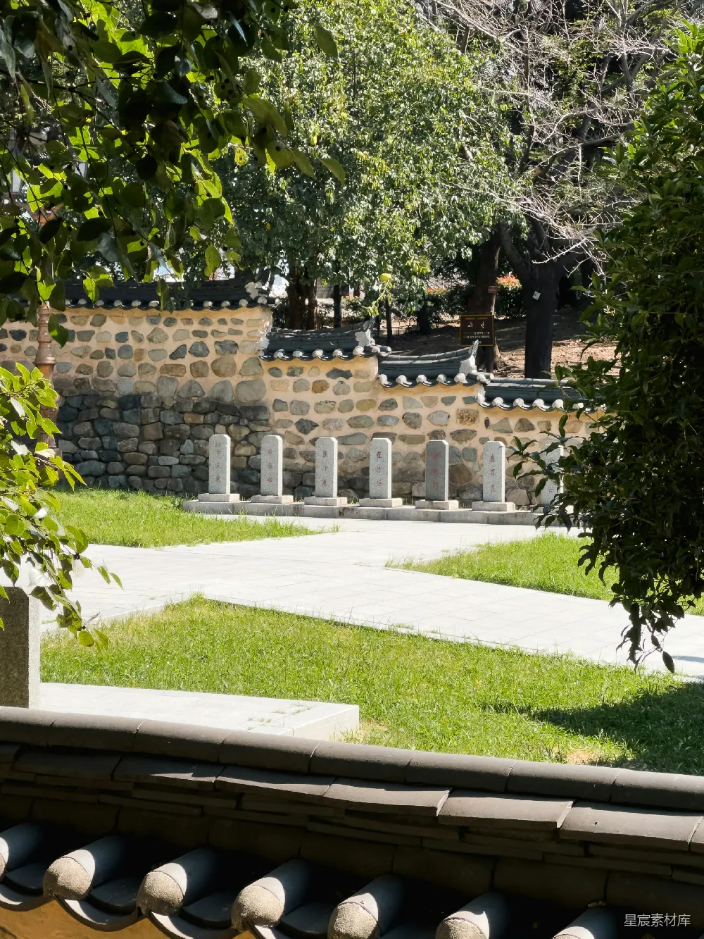 高清摄影  石墙和草地的景象