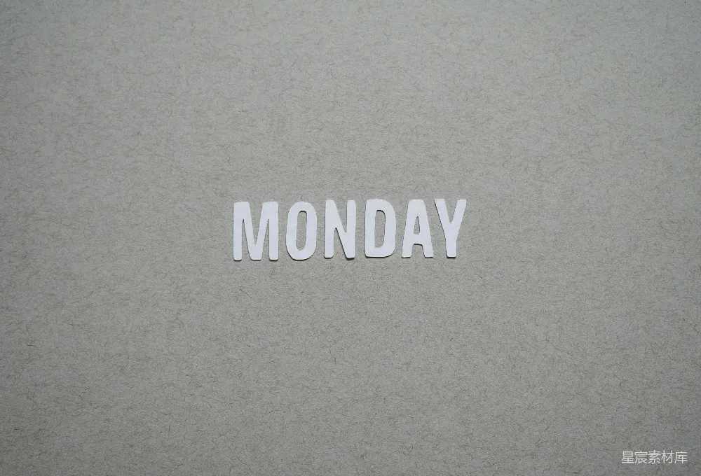 高清摄影  "Monday"这个词被剪在白纸上。