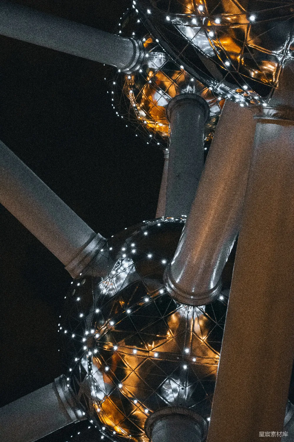 高清摄影  夜景下的原子结构特写