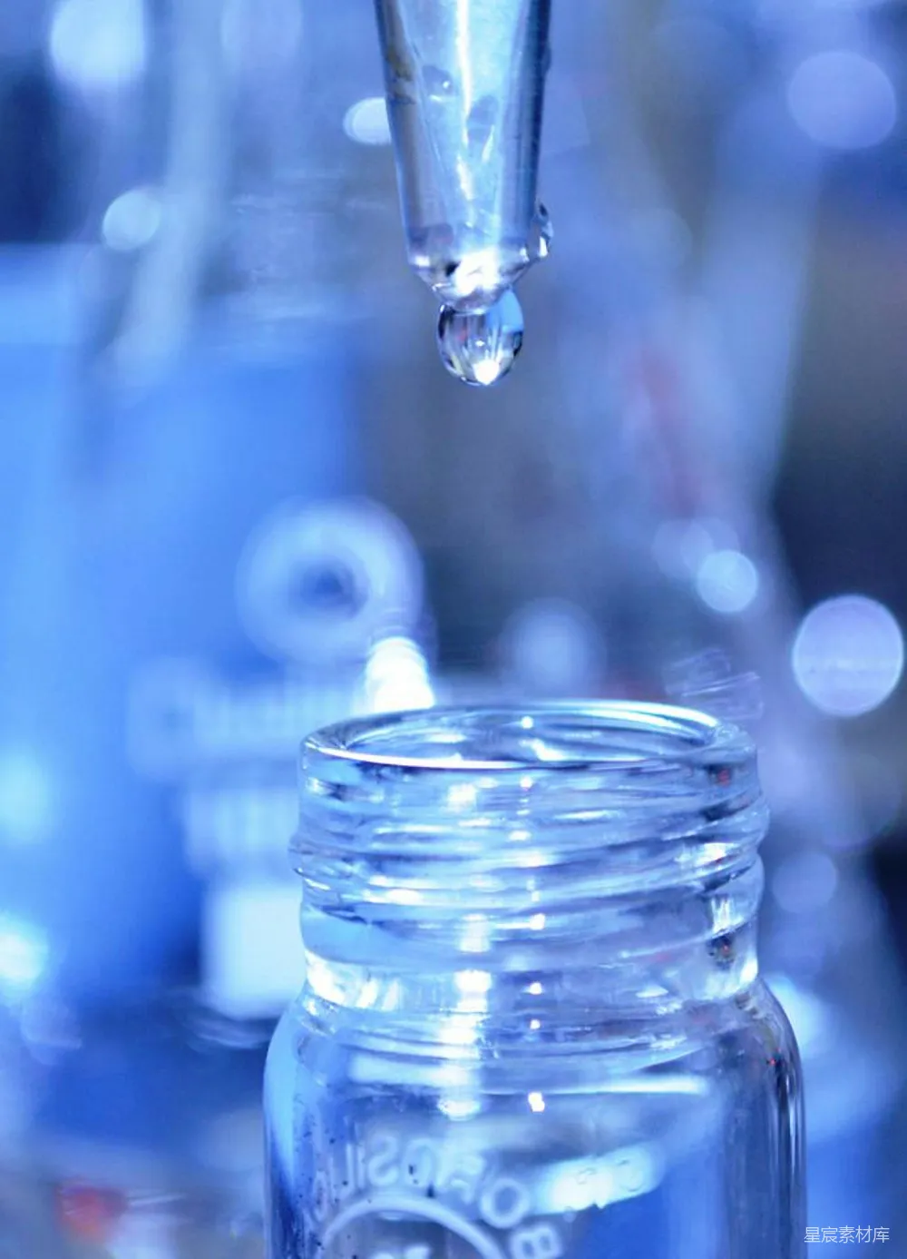 高清摄影  清水罐中的水滴