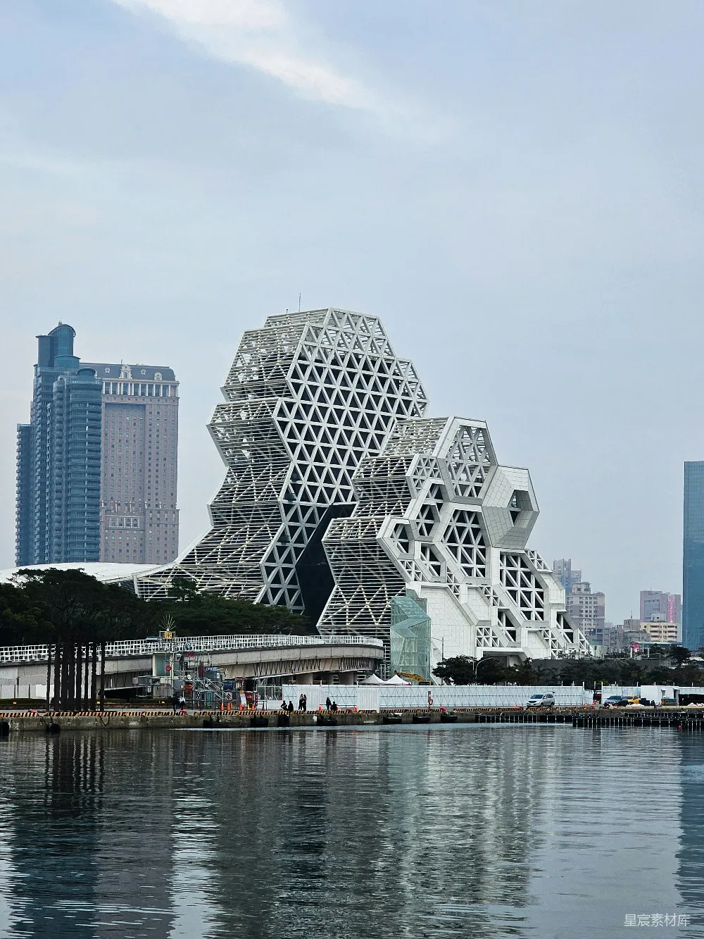 高清摄影  一座设计非常独特的大型建筑