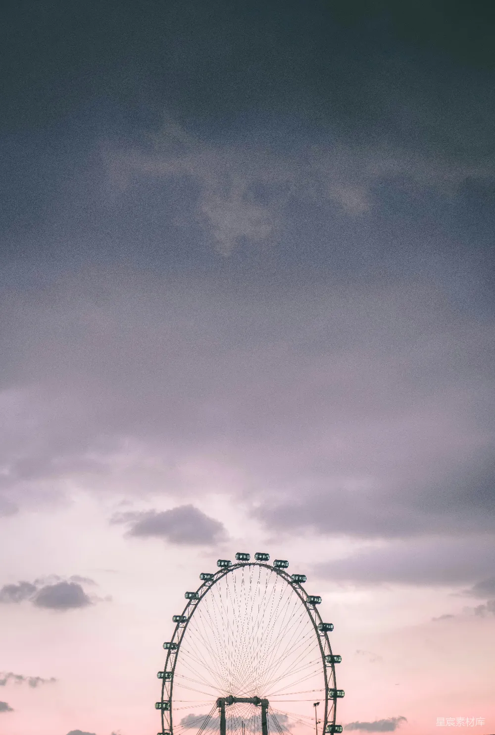 高清摄影  摩天轮在日落时分
